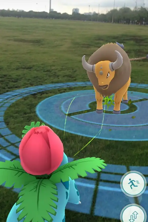 Pokémon (Go) Catching In Bangkok