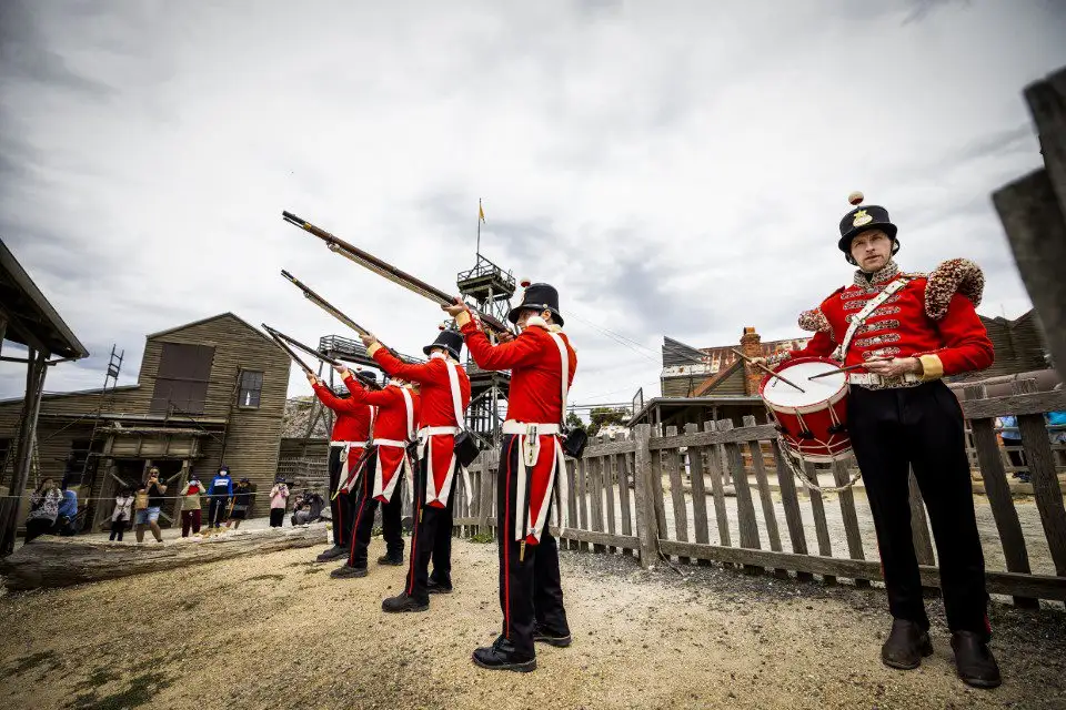Melbourne Bus Tour: Sovereign Hill, Botanical Gardens PLUS Melbourne Skydeck Entry