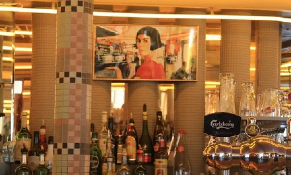 Cinema Walking Tour In Montmartre