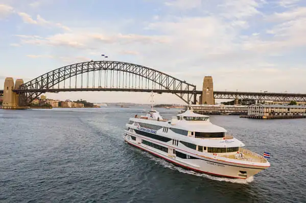 Cocktail Harbour Bar Cruise