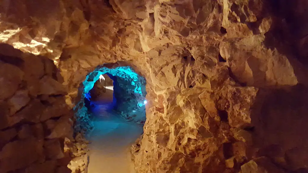 Grand Canyon Caverns/Route 66 Museum & Lunch Tour