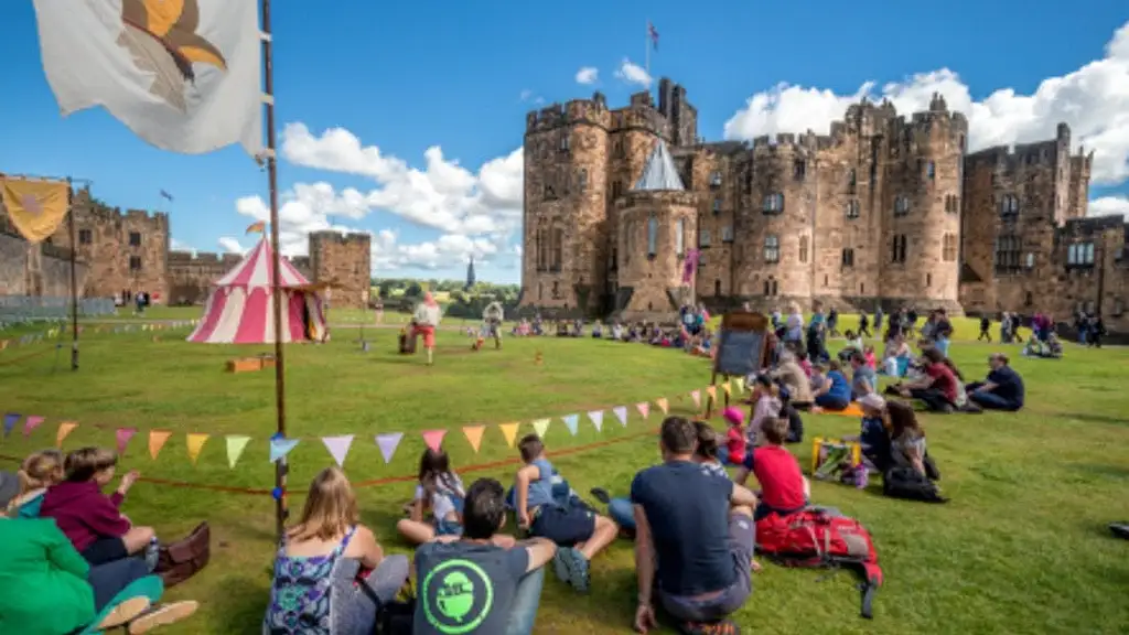 Alnwick Castle Day Trip | From Edinburgh