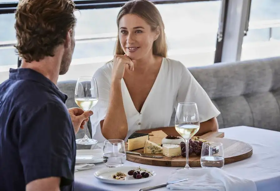 Vivid Sydney 2025: All-inclusive Dinner Cruise with Beverage Package