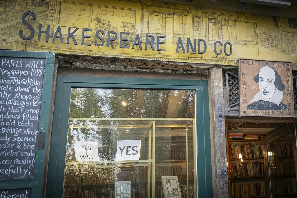 Paris, the City of Book Lovers - Small Group Tour