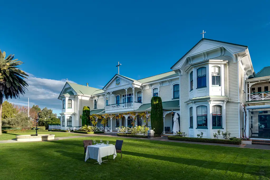 Hawkes Bay Half Day Wine Tour