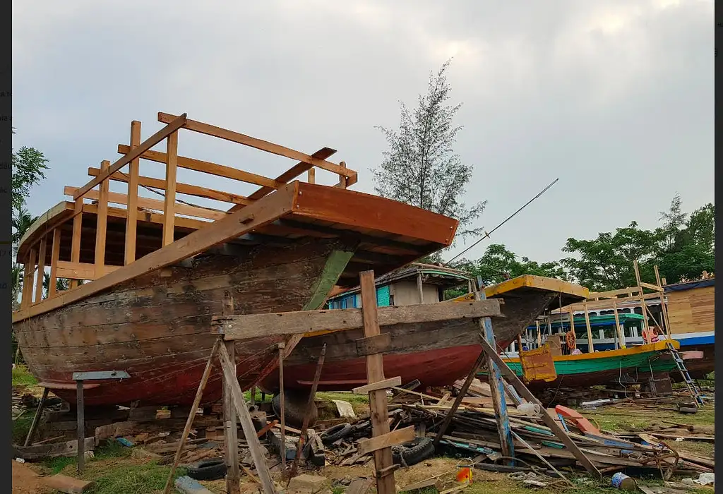 Half-day Kim Bong Eco-tour by Bicycle and Bamboo Boat Ride