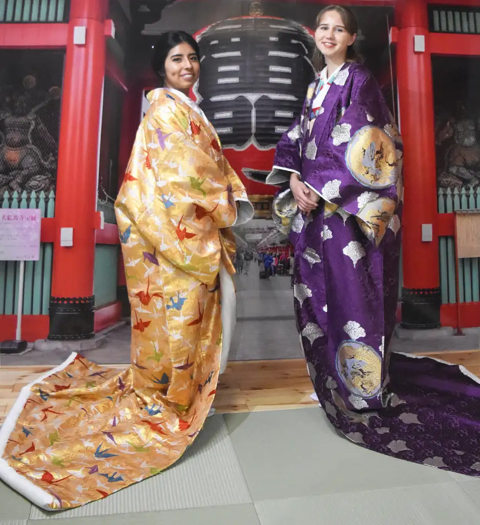 Traditional Kimono Fitting in Asakusa