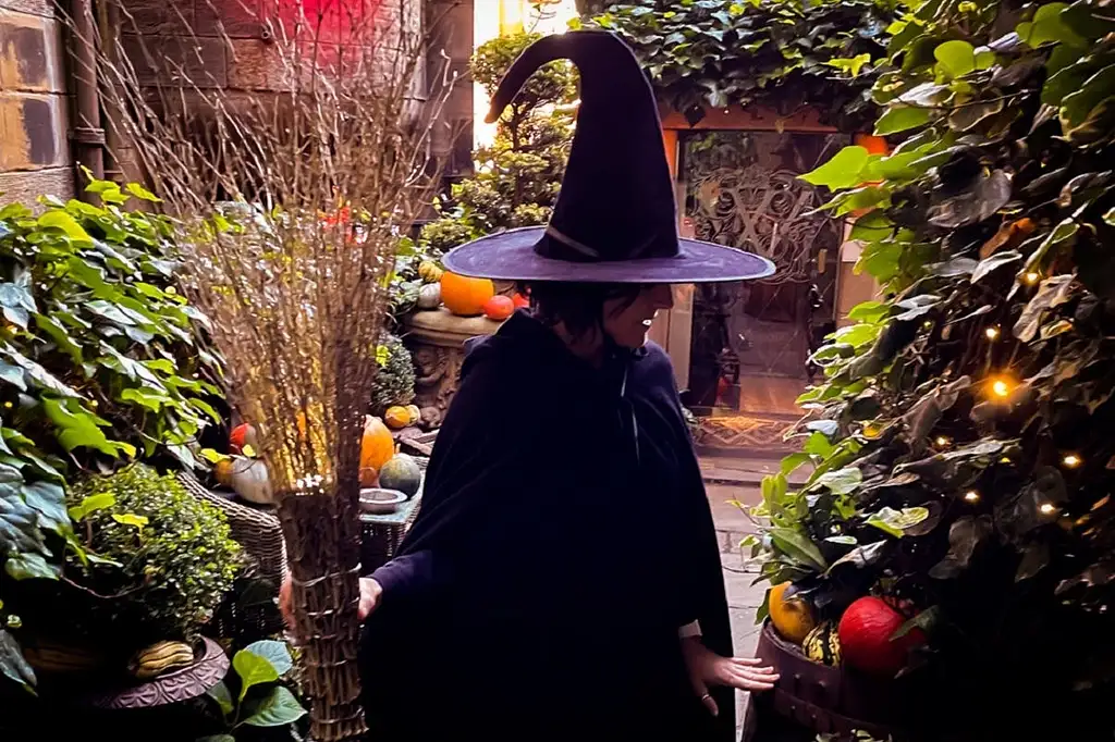 Edinburgh Witches Old Town Walking Tour and Underground Vault