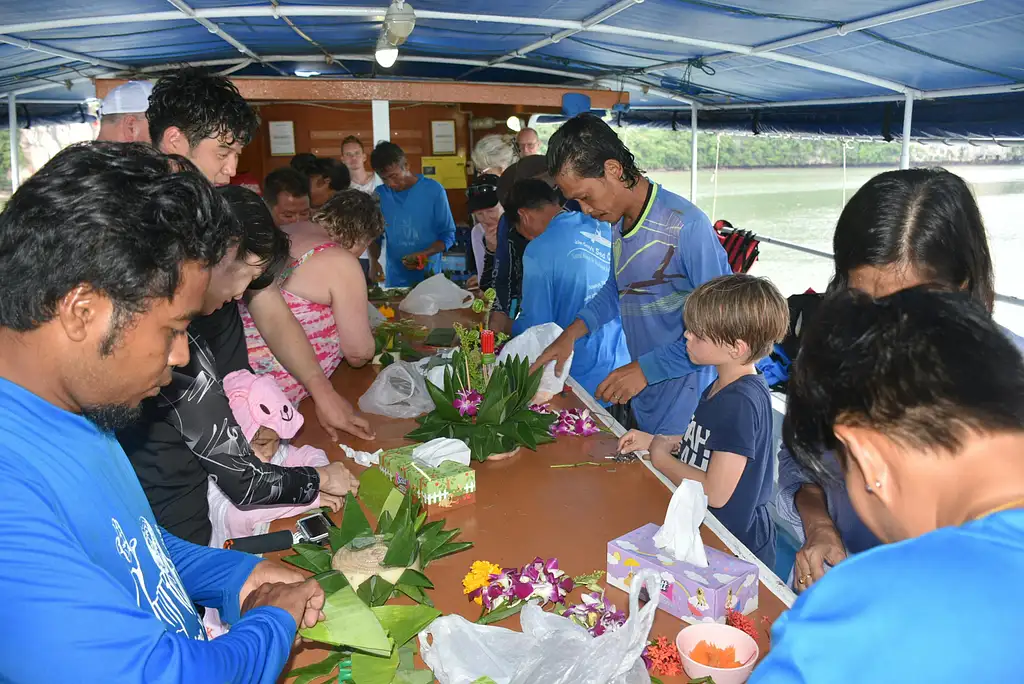 Hong Starlight Kayaking and Loi Krathong Ceremony from Phuket Full Day Tour