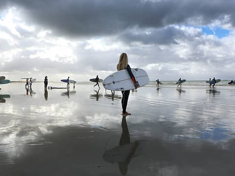 2H Coolum Beach Beginner Surf Lesson
