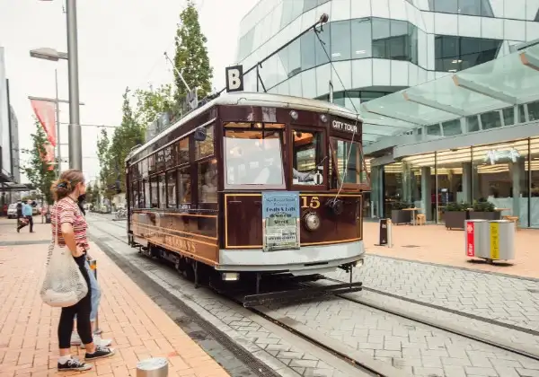 'Southern Round-up' Bus Pass | NZ South Island | Kiwi Experience