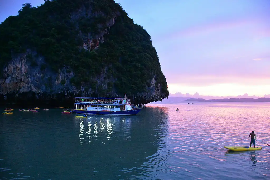 Hong Starlight Kayaking and Loi Krathong Ceremony from Phuket Full Day Tour