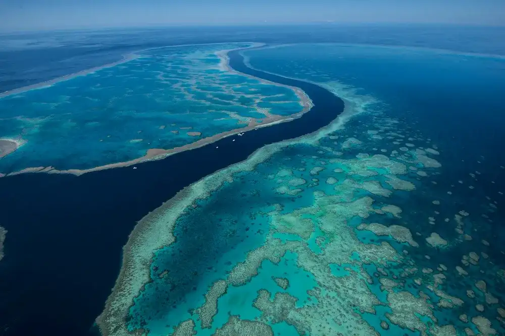 Whitsundays 2 Day Fly and Cruise Scenic Package