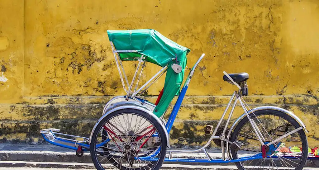 3 Day Hanoi Escape: Night Life, City Vibes & Bia Hoi Corner | G Adventures 18 to 35's