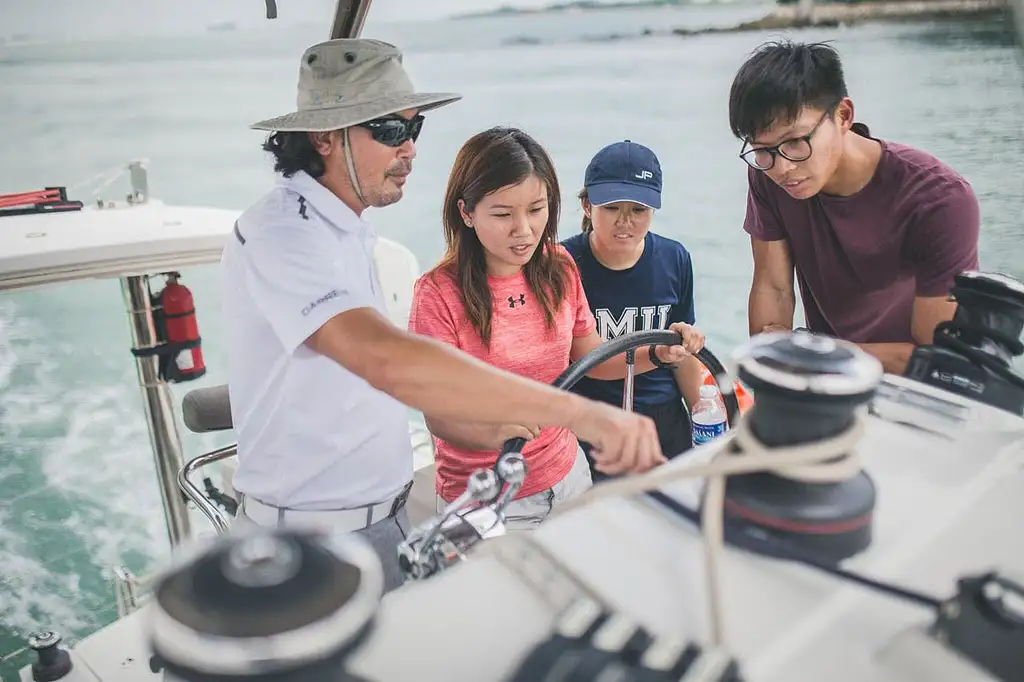 Luxurious Sunset Cruise In Singapore On Catamaran