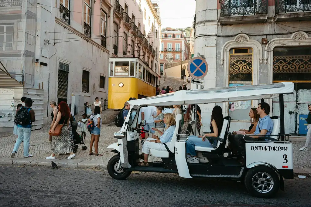 3-hour Best Of Lisbon Tuk Tuk Tour