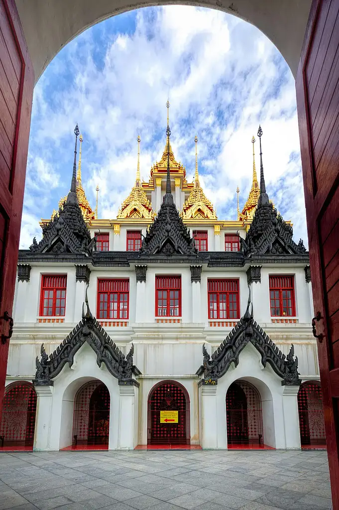 Golden Mount with Metal Castle and Giant Swing Tour in Bangkok