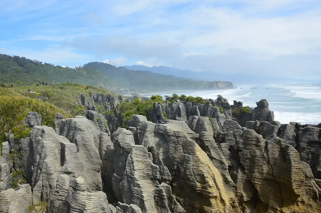 'Kiwi Roamer' Bus Pass | North & South Islands | Kiwi Experience