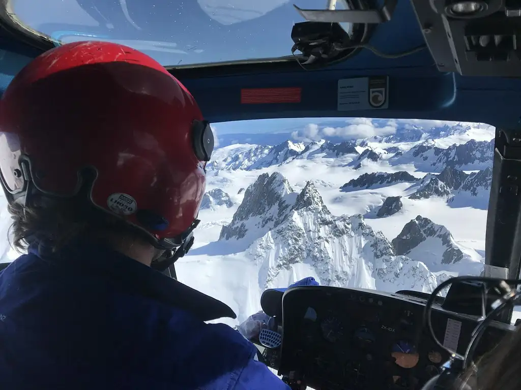 Twin Glacier Helicopter Flight - 16-20 mins