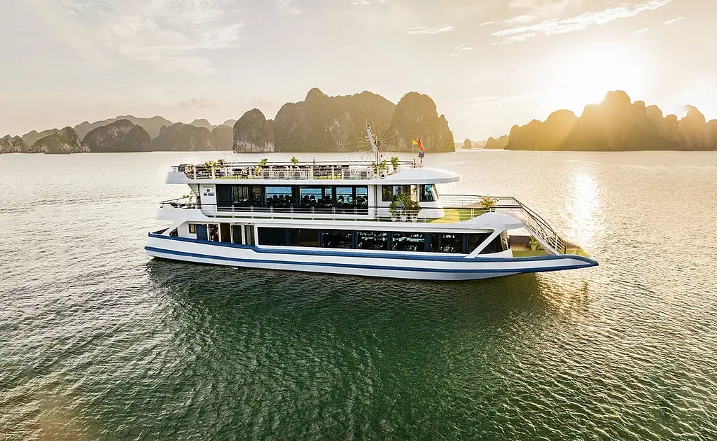 Halong Bay Luxury Day Cruise with Buffet Lunch | From Hanoi