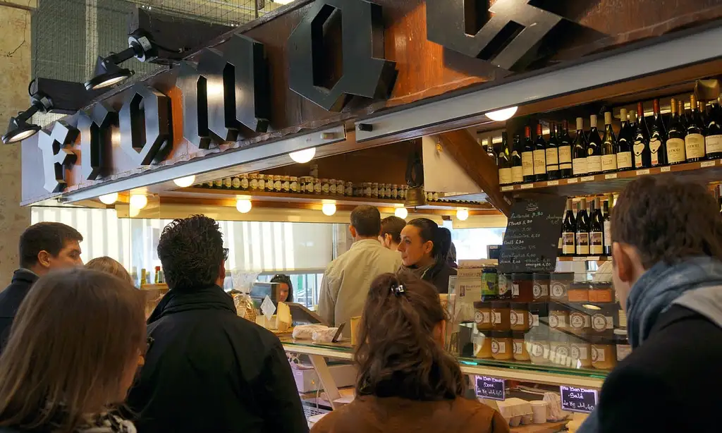 Paris: Guided Bike Tour With Food Tasting