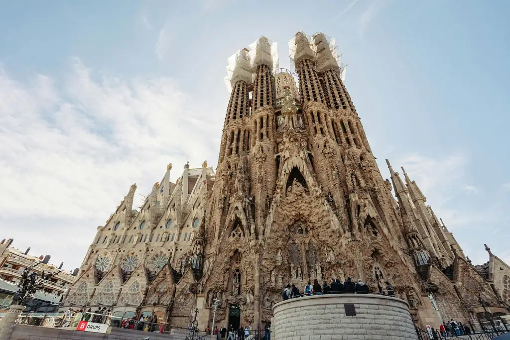 Sagrada Familia Skip-the-line Ticket And Guided Tour | Small-group Tour
