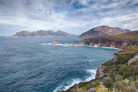 tasmania wineglass bay day tour