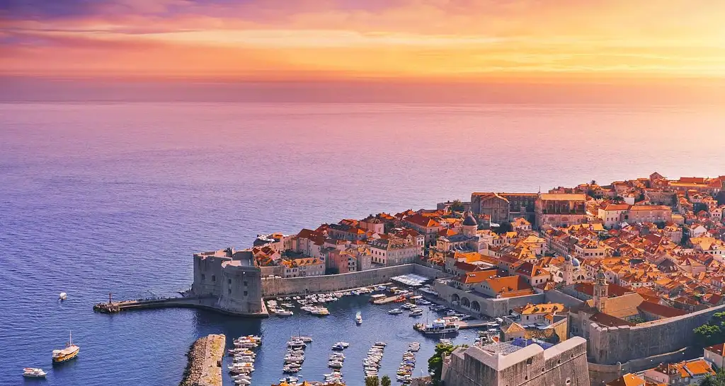 25 Days Total Europe: Austria, the Mediterranean & Ancient Athens | G Adventures 18-35's