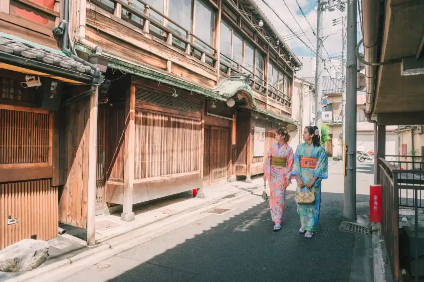Kimono Rental and Unexplored Kyoto Walking Tour