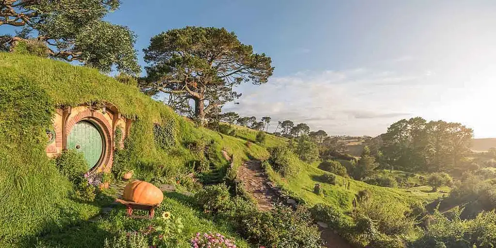 Rotorua to Auckland via Hobbiton One Way Tour