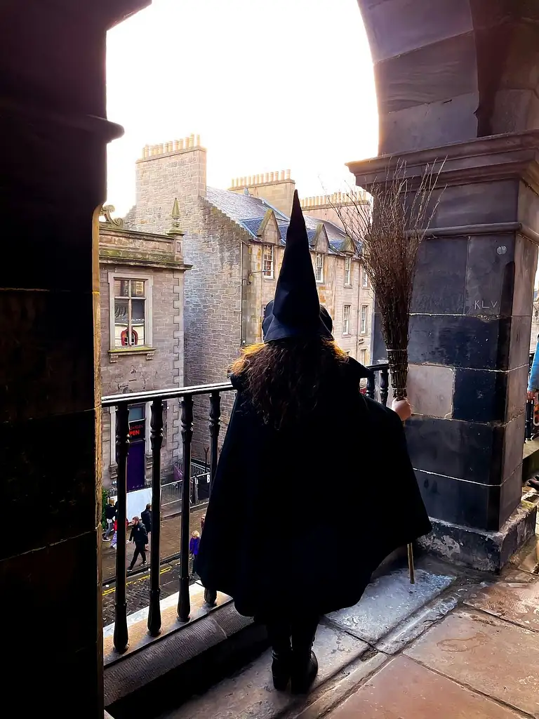 Edinburgh Witches Old Town Walking Tour and Underground Vault