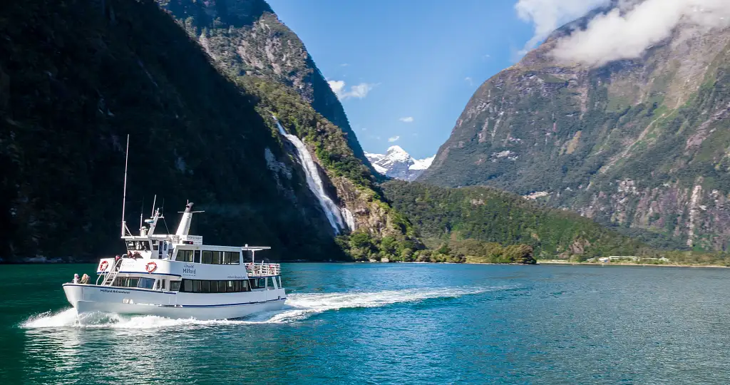 Milford Sound Glass Roof Scenic Tour with Cruise & Helicopter Flight