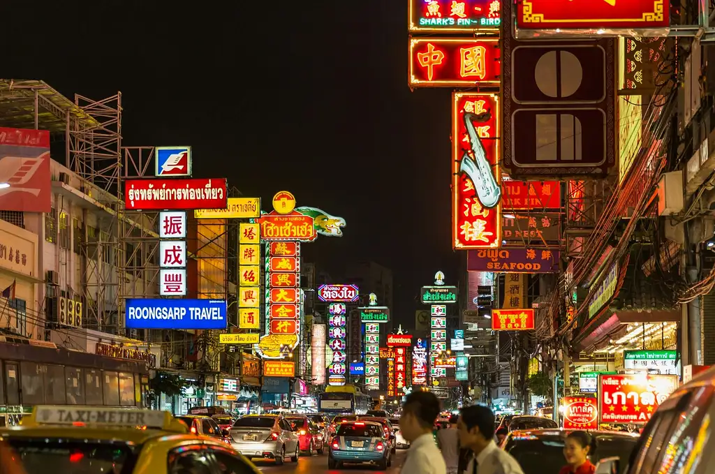 Bangkok Tuk Tuk Night Tour with Chinatown Street Food Meal