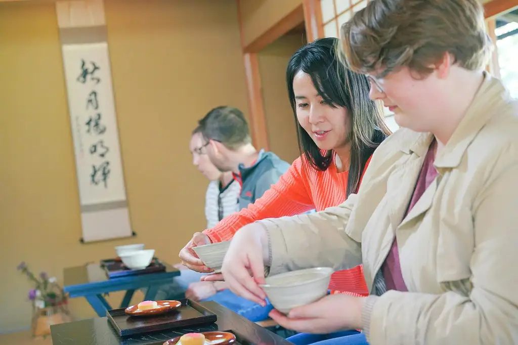 Himeji Castle Town Guided Bike Tour With Lunch | Half-day