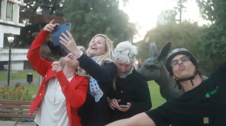 Adults Scavenger Hunt: Perth