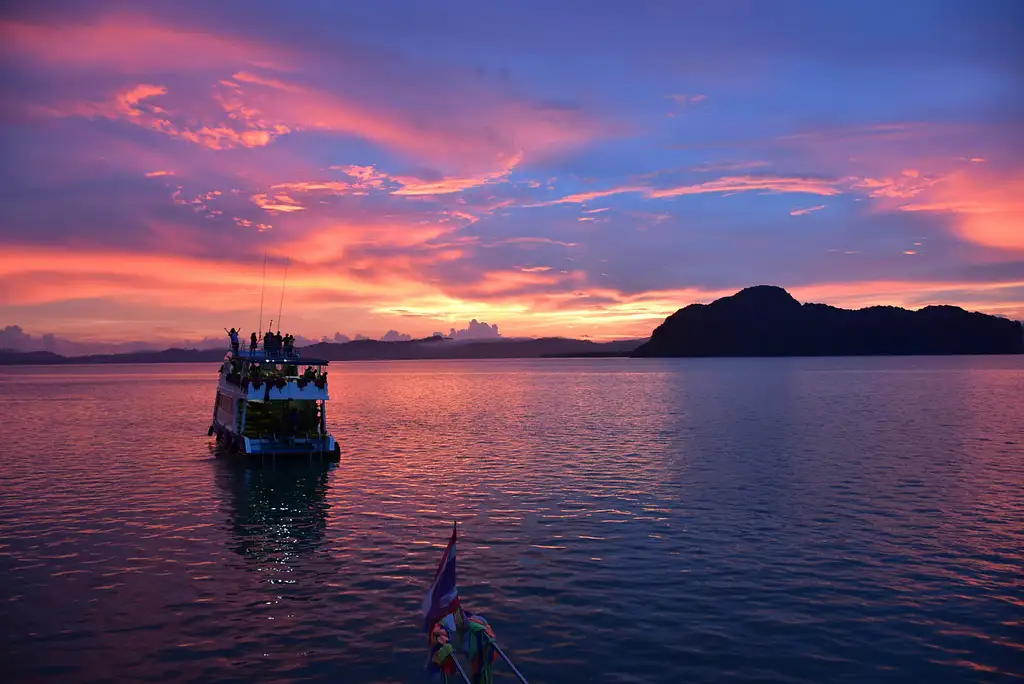 Hong Starlight Kayaking and Loi Krathong Ceremony from Phuket Full Day Tour