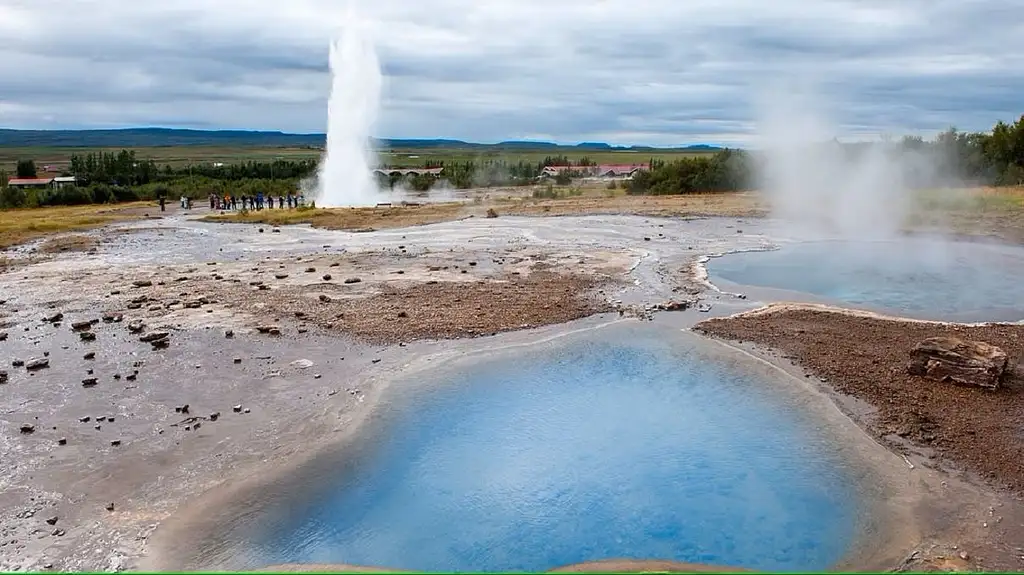 Golden Circle and Northern Lights Guided Tour from Reykjavik