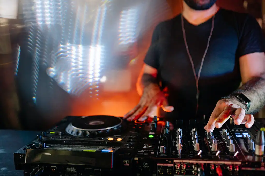 DJ Tiki on the Gold Coast Broadwater | 2.5 Hour Friday Night Cruise