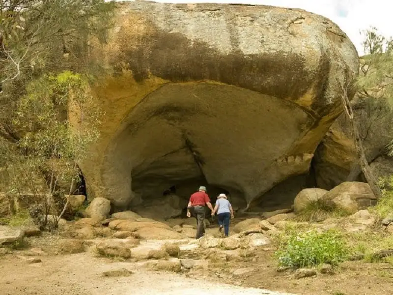 2 Days Wave Rock, York, Wildflowers & Aboriginal Culture Outback Experience
