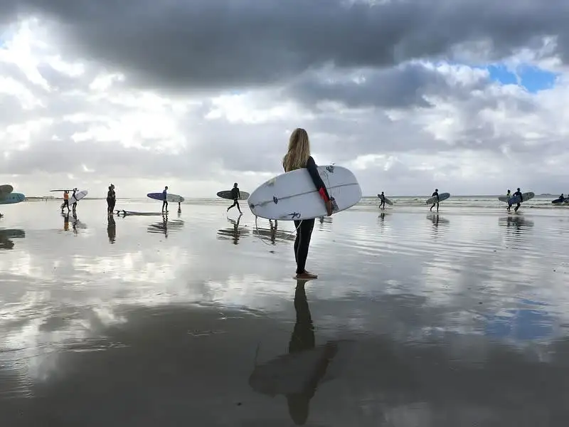 2H Coolum Beach Beginner Surf Lesson