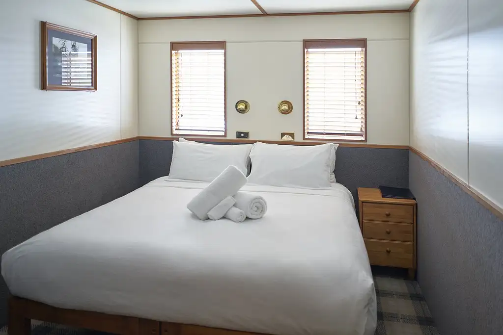 Milford Sound Overnight Cruise | Departing Milford Sound