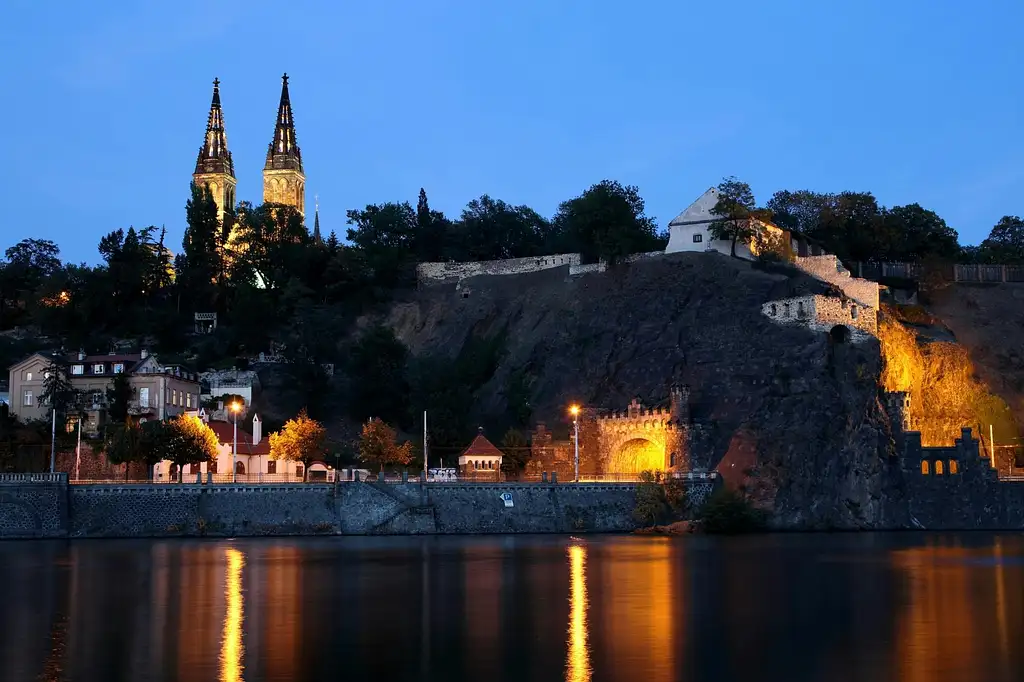 Prague Evening Cruise with Buffet-Style Dinner