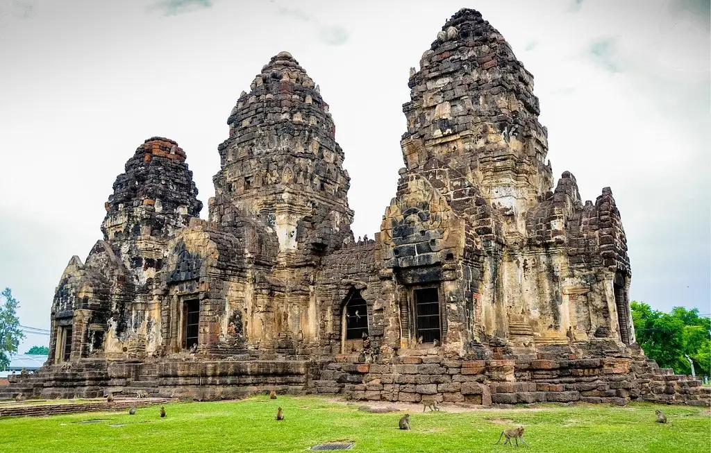 Full-Day Ayutthaya and Lopburi Guided Tour from Bangkok