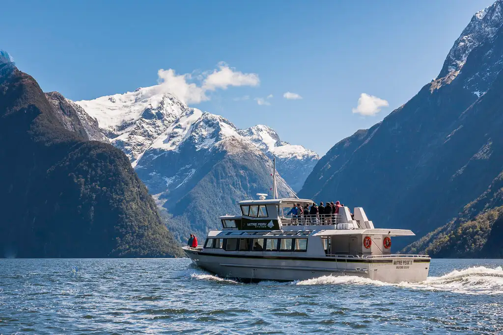 Milford Sound Day Tour from Te Anau - Coach, Cruise & Walk