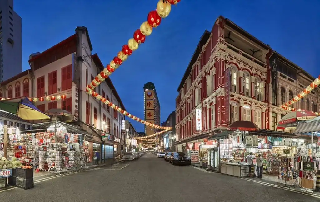Nightout at Chinatown And Bugis Village With Dinner