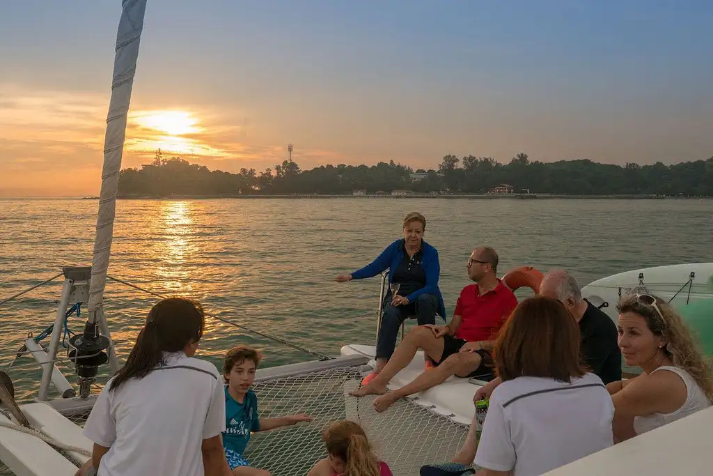 Luxurious Sunset Cruise In Singapore On Catamaran