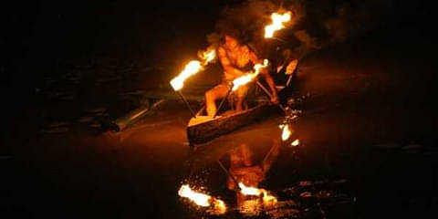 aboriginal-cultural-show-canoe
