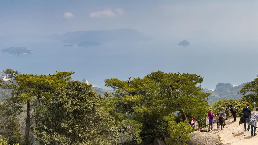 6 Day Japan Castles & Cuisine: Kyoto to Osaka | G Adventures 18 to 30somethings