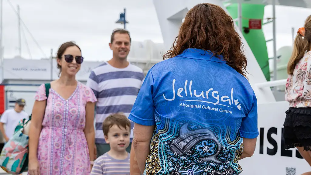 2.5 Hour Cruise with Culture Jellurgal Walkabout Tour