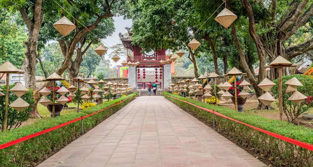 3 Day Hanoi Escape: Night Life, City Vibes & Bia Hoi Corner | G Adventures 18 to 35's
